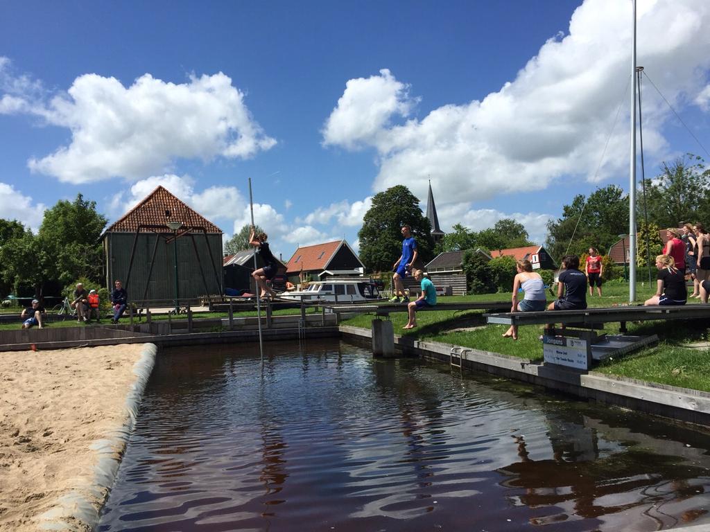 Weekeinde #teamuitje op Skutsje-hetzwarteschaap.nl en dan ook nog #fierljeppe in IJlst. Genieten in <a href="/fanfryslan/">Fan Fryslân</a>