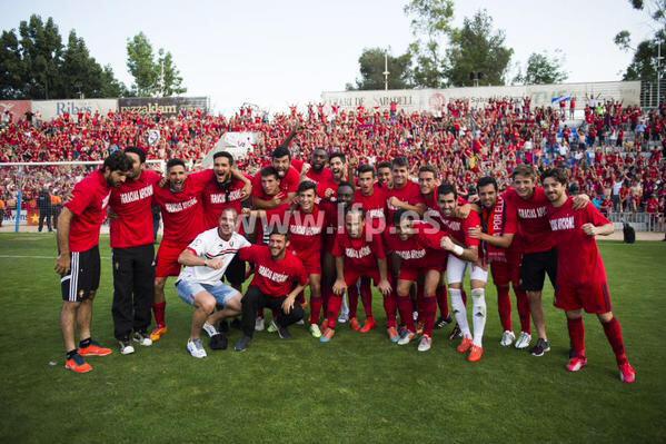 RiflePandiani7's tweet photo. Alegría absoluta. Objetivo cumplido. Grandes muchachos!! Grande afición!! Ahora si disfrutar San Fermín  a lo Grande. http://t.co/So2sIxtBha