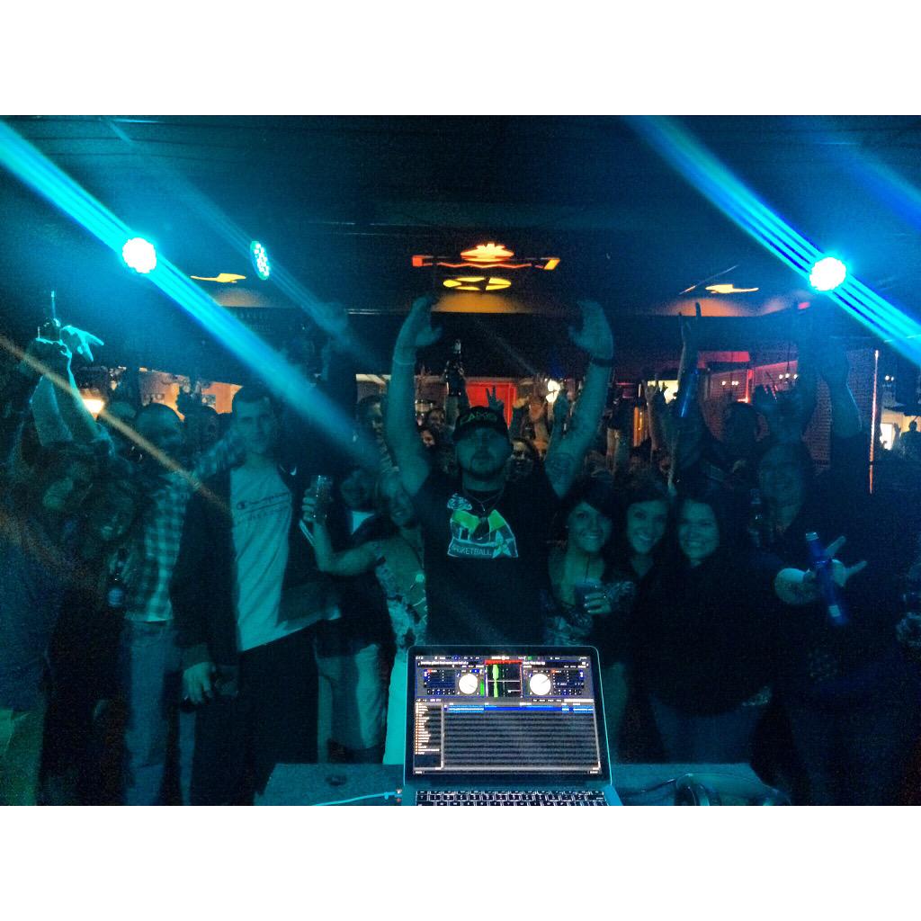OfficialDjCamo's tweet photo. Another shoulder to shoulder event for my Dj gig!! Thank you so much Erie Pennsylvania I love u all!! #djcamo http://t.co/k8RctyJBzP