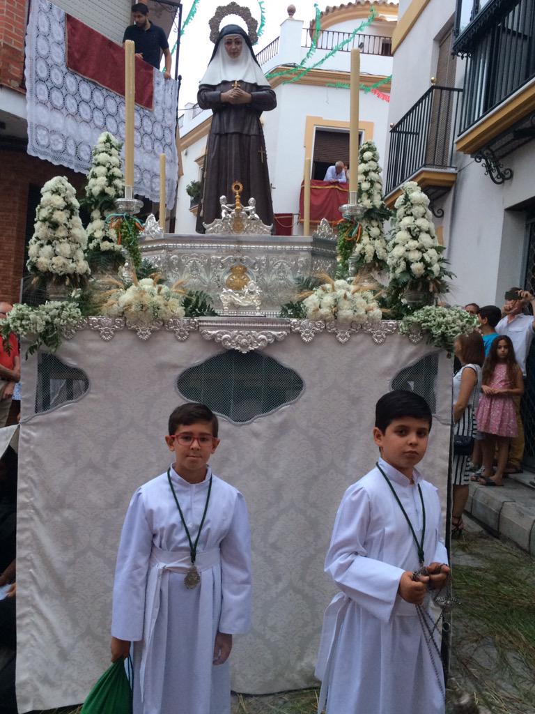 GJVeraCruz_LC's tweet photo. Monaguillos, costaleros, guión de la juventud y varas de acompañamiento todos jóvenes de nuestra hermandad http://t.co/tCcBBKKNQz
