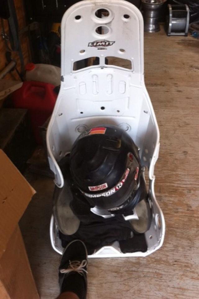 TEDWARDS98's tweet photo. I brought my gear bag if anyone needs a driver tonight at #Belleclair. http://t.co/pOwg6IdkXC
