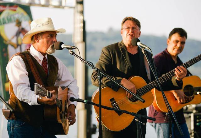 huntingtoncity's tweet photo. Final day of @jcjamboree getting ready to start. Some great bluegrass music through 5p today. Tix only $20. http://t.co/EOj87ilZQ2
