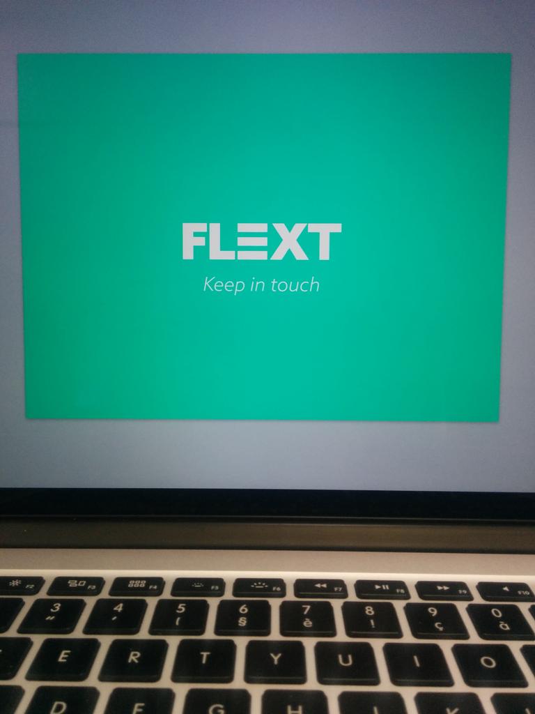 Adfab's tweet image. Gardez contact avec vos proches durant votre vol avec Flext ! #hackandfly #paris
