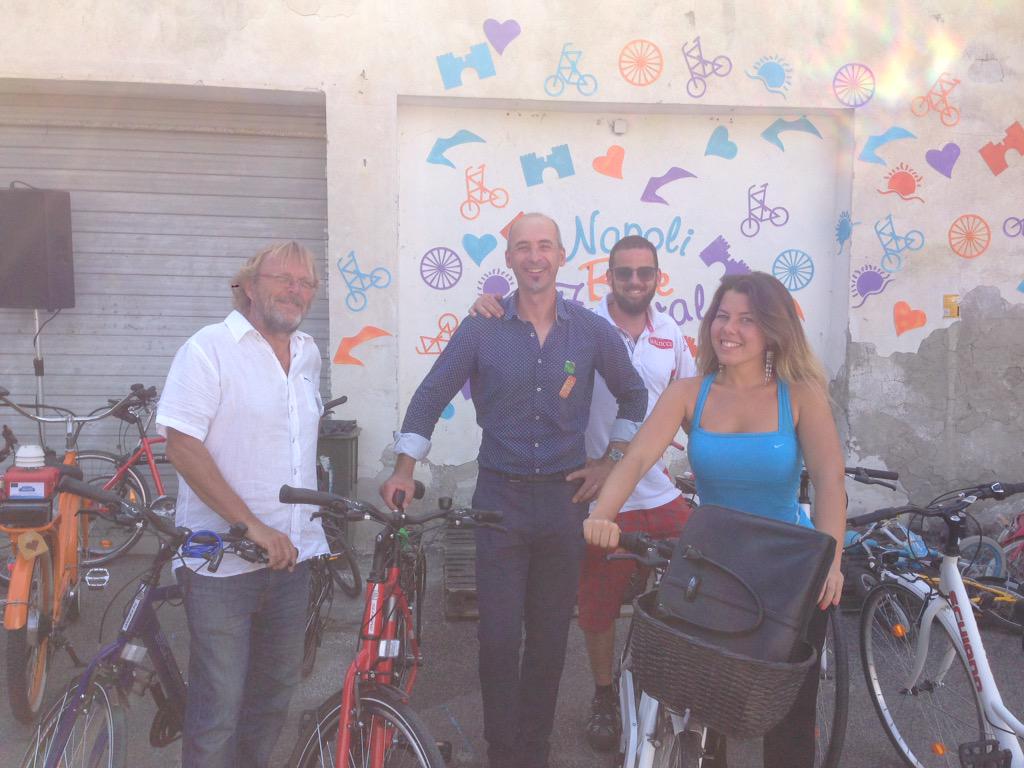 NapoliBikeFest's tweet photo. Con @AleClemente01 al #nbf015 per @GiugnoGiovani @Olandiamo http://t.co/YN1U6QPJwJ