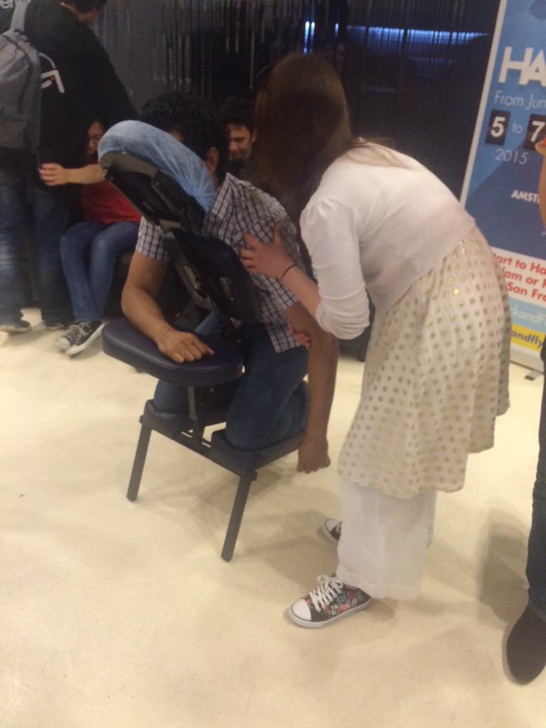 BeMyAppFR's tweet image. Un petit #massage en attendant les #résultats ! #hackandfly #paris