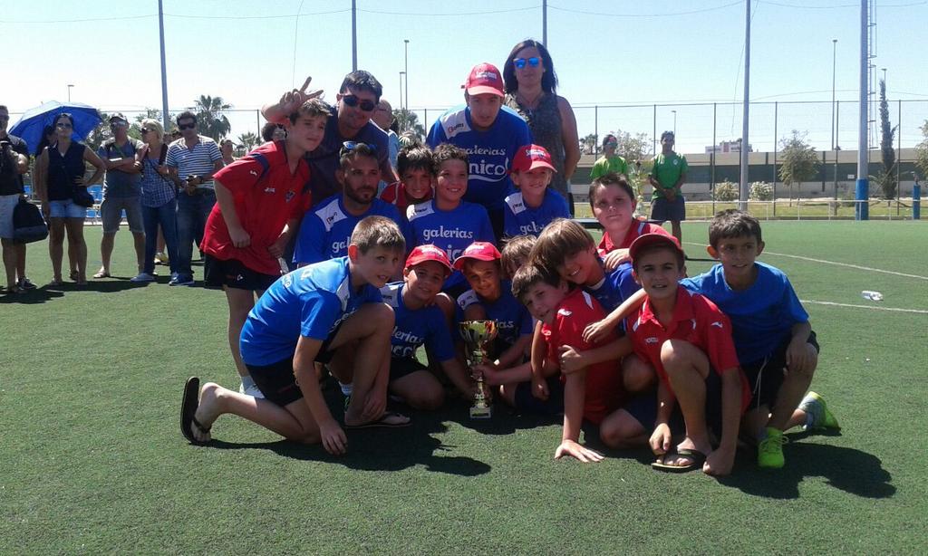 CFSantomera1's tweet photo. El Prebenjamin y el benjamín campeones en el torneo del Ranero. El alevín cuarto clasificado mereció mucho más. http://t.co/coR3G3nPfX