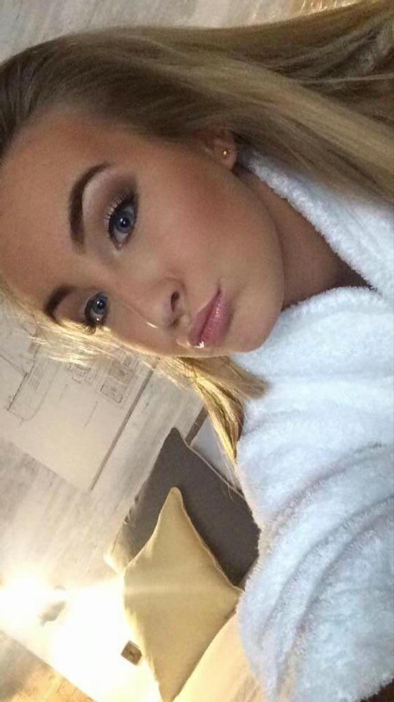 makeup_em's tweet image. We love client #selfies #Bridesmaids #wedding you look gorgeous @gemulhaneyxxx #IdolEyes