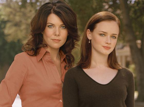 EOnlineUK's tweet photo. Is a #GilmoreGirls movie coming? RT if you'd love this to happen! http://t.co/sVYeI8eKE9 http://t.co/100flXnjWu