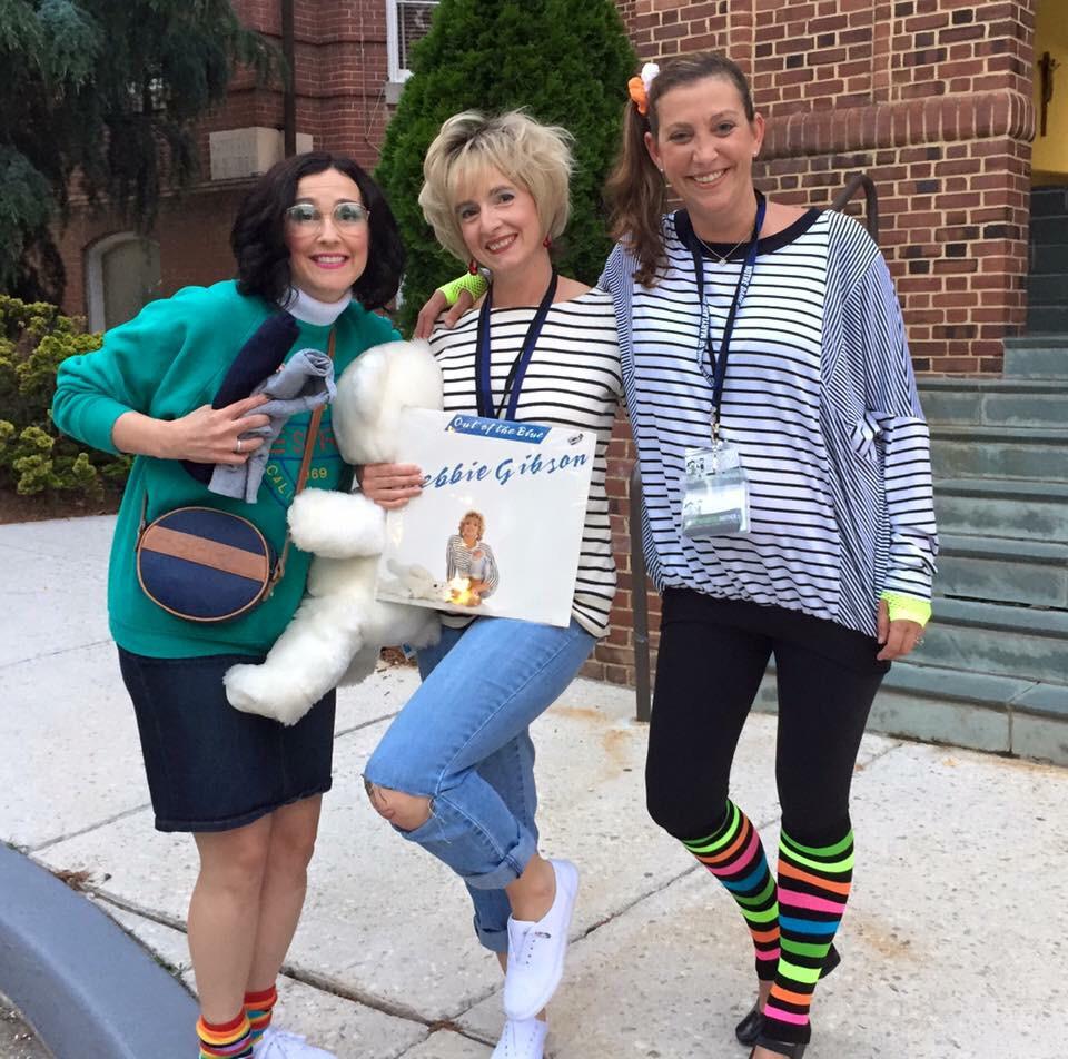 FruitLoopKeeper's tweet photo. I still can't believe #thishappened @OutNumbMother and @FoxyWinePocket !! @DebbieGibson #MiddleSchoolAwkward http://t.co/Xzw6aHGyK4