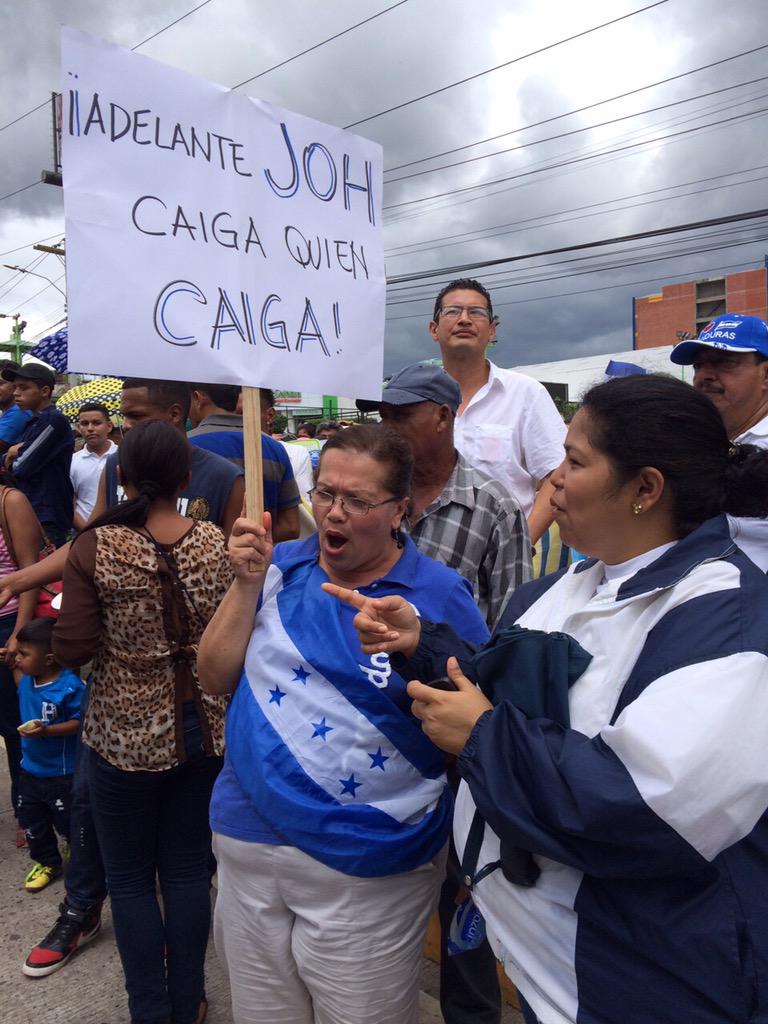 juandiegozelaya's tweet photo. Adelante Presidente #CaigaQuienCaiga #tegucigalpa @JuanOrlandoH http://t.co/MBZQ2YMrY8