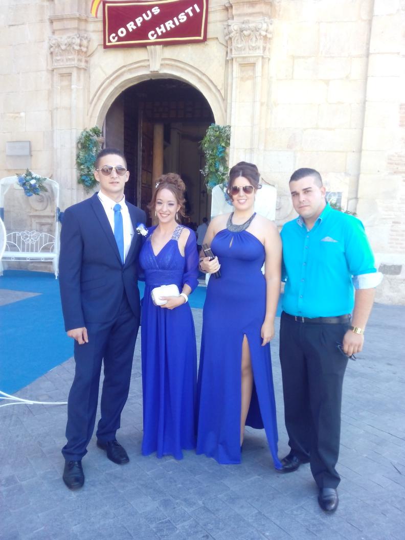 Lauriqa94's tweet photo. De boda con @amandiika94 @javi_esquiva http://t.co/0dwl5bzpC6