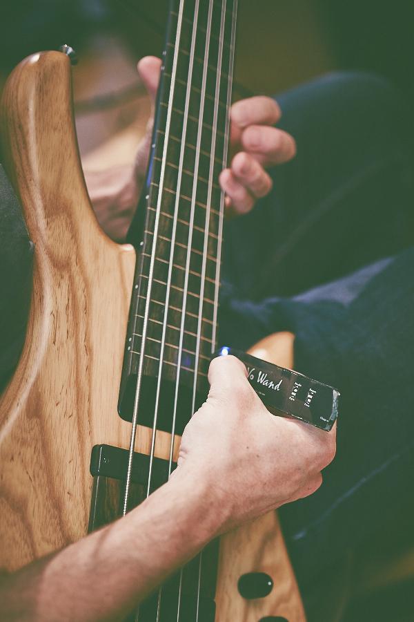 PaulVoProjects's tweet photo. 11 HOURS left to ReVolutionize yr sound w Vo Wond! @GutarWorld @BassMusicianMag @BassPlayerNow http://t.co/MYQV6ujwif http://t.co/sy84IM7xqK