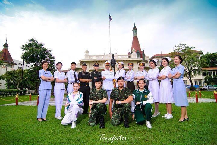 Eping_jung's tweet photo. ทำไมพี่ๆเค้าดูดีกันจัง รอก่อนนะ 🏃... #พยาบาลทหารบก #rtanc http://t.co/2ynMJDFy9x