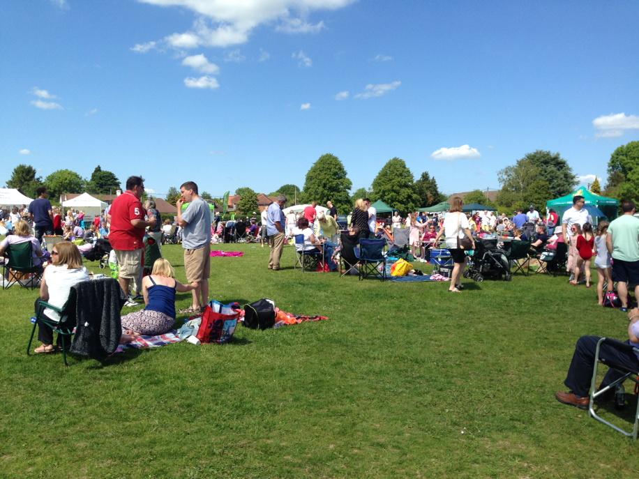 76newhomes's tweet photo. Great turnout for Prestwood's Big Lunch! #prestwood http://t.co/0DwEqVt1A7