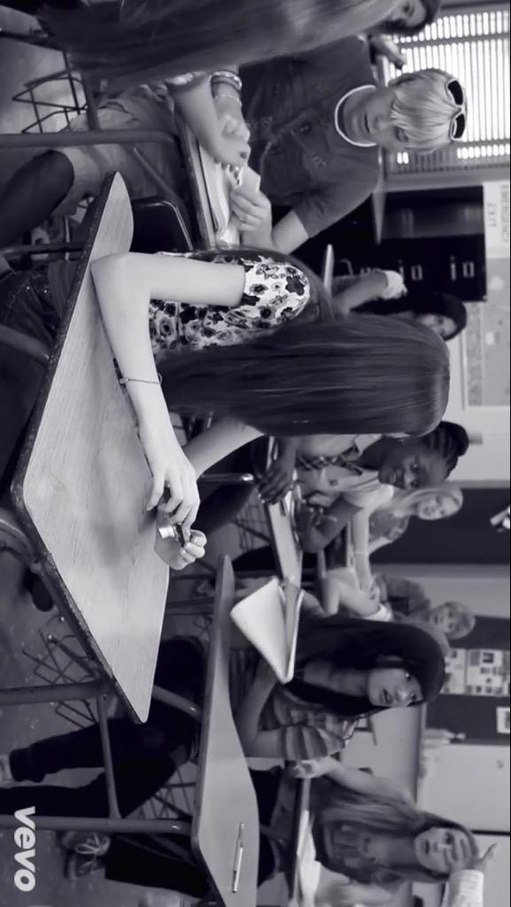 basicallyross2's tweet image. when riker is also in the ordinary girl video 😭😍 @rikerR5  @officialR5