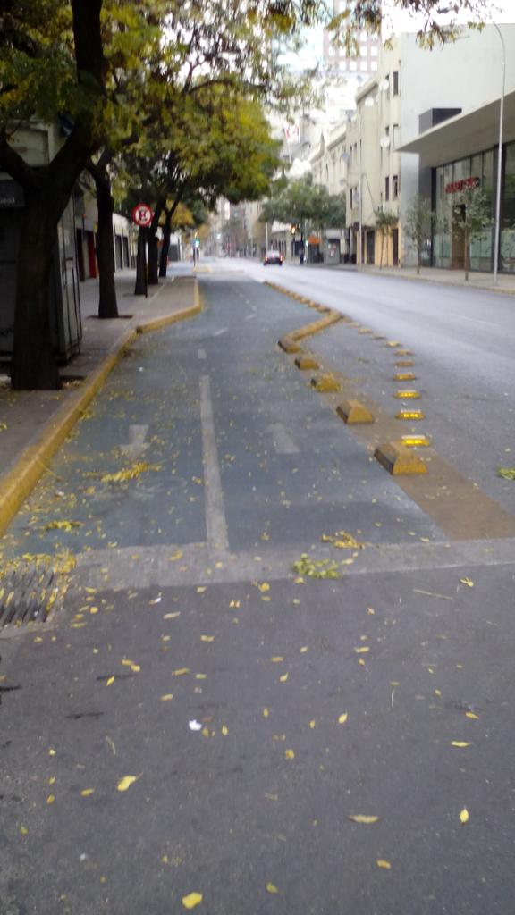 gaboskycl's tweet photo. FELICITACIONES @alcaldesoto por nuevas ciclovías en centro #Rancagua. Santiago ya lo hizo. Ese es el camino correcto http://t.co/WjjHAY6qT6