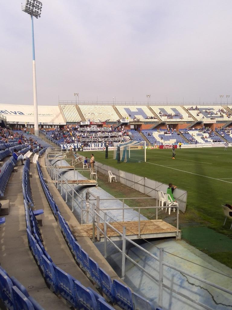 Huelva89's tweet photo. NOSOTROS NUNCA TE DEJAREMOS SOLO !!! @FrenteOnuba1983 http://t.co/KA1udfsEqn