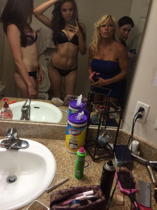 With them getting ready http://t.co/aMIuWhL7d1