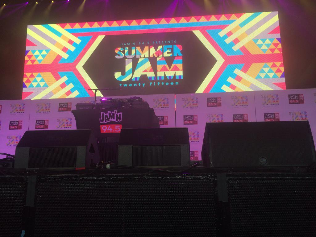 JasminnStarr's tweet photo. Summer Jam was TURNT yesterday ! Front row seats with @Gallagher_x3 . Thanks @JAMN945 for the Hook-Up 😍👌 http://t.co/uCpFTLPPHU