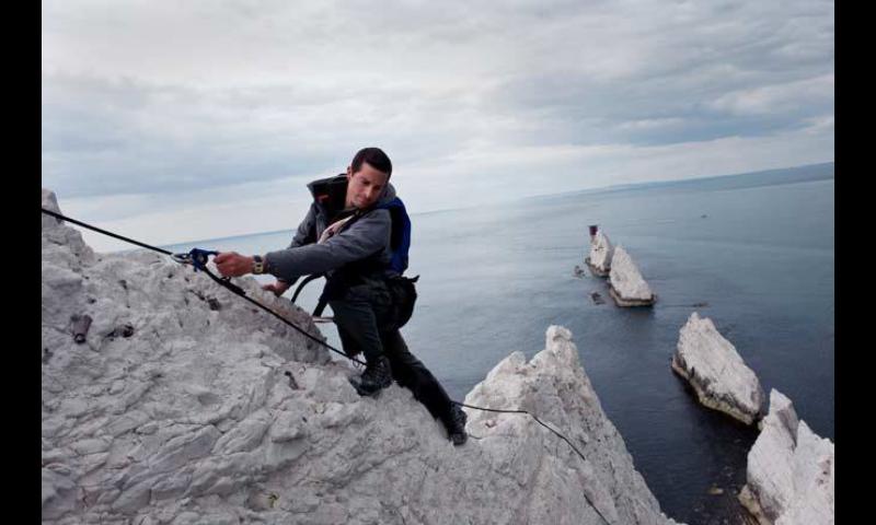 Happy Birthday BEAR GRYLLS
The alone survival.... 