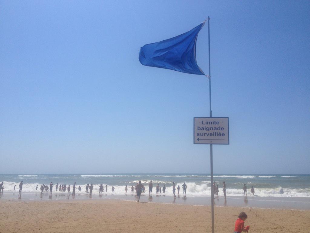 F3Aquitaine's tweet photo. @villelacanau Le #littoral #aquitain en mode été et #sécurité @SauveteursenMer @medoc_ocean_t http://t.co/Wn0oIDETUp