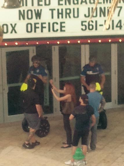 JesseBaileyFL's tweet image. WPB police officers let citizen try Segway out, shaking hands and embracing by the end. Love this! #communitypolicing