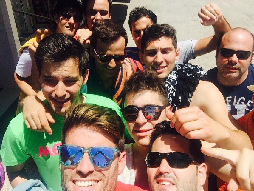 angelches10's tweet photo. Vuelta a casa despues de un gran finde con los primos por benidorm #despedida @JorgeEs4 @juan_Escr @sanzescribano http://t.co/tMSW41Gxs9
