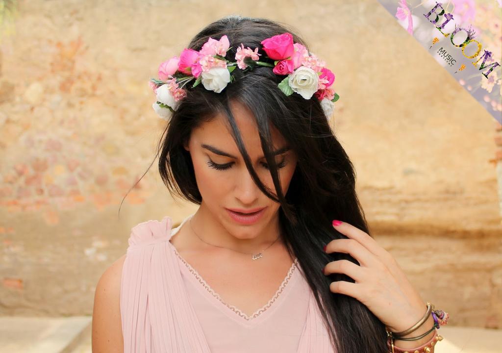BloomMusicFest's tweet photo. • En BLOOM queremos que las chicas lleven coronas de flores 🌺 💁 😍 👌 http://t.co/XTxUNms7Vx