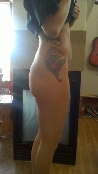 I started a 30 day squat challenge a week ago. These are the before pics....... http://t.co/ZVJvZ3pd<a href="/tag/mvsales"class="tags"><span>#mvsales</span></a>