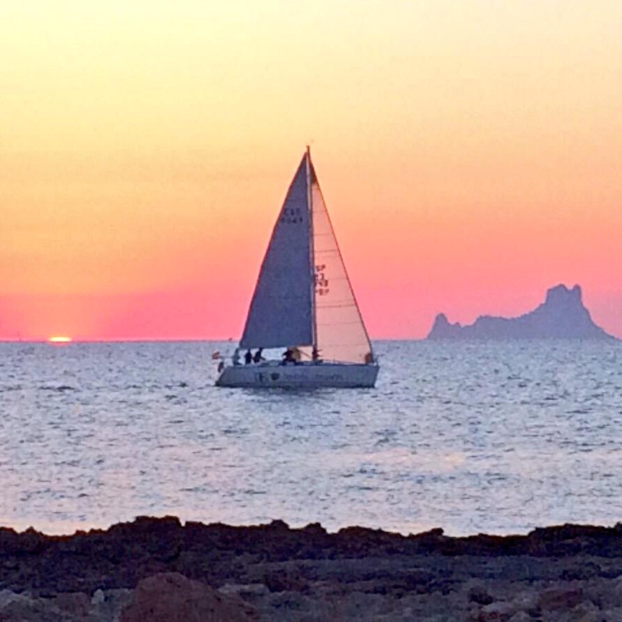 ARHotelsSailing's tweet photo. ¡Victoria! El @ARhotels campeón del 27 Trofeo Peñón de Ifach del @RCNCalpe en clase 3. #calpeformentera http://t.co/gTOq0buLX5