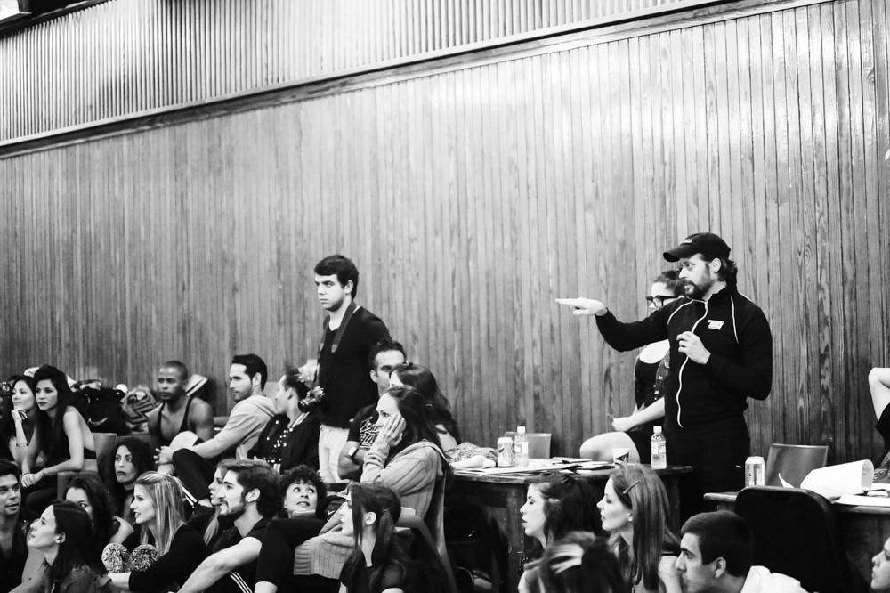 BroadwayLatino's tweet photo. Nuestro director @LuisFernandez14 &amp; team @ChicagoVzla durante las audiciones de #ChicagoTheMusical #BroadwayEnEspañol http://t.co/b3ajzUq7GW