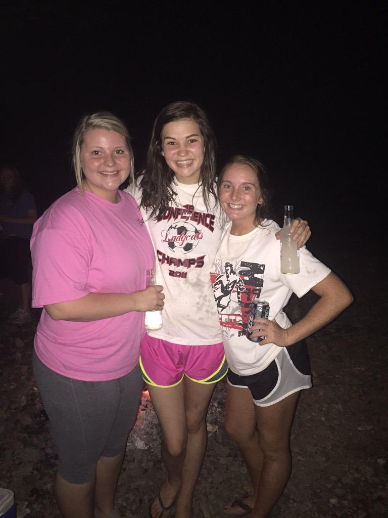couurtneywillis's tweet photo. Camping for the wiiiiiiiin 💪🏽 had so much fun with everyone! http://t.co/wiG8R7ZAPU