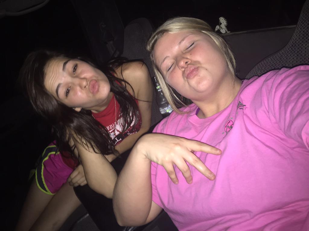 couurtneywillis's tweet photo. Camping for the wiiiiiiiin 💪🏽 had so much fun with everyone! http://t.co/wiG8R7ZAPU