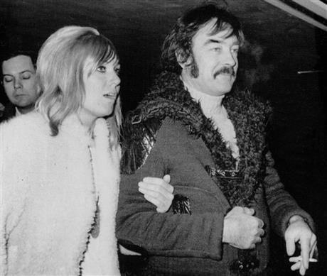 The actor who says he turned down a chance at playing 007 has died: apne.ws/1RW4PEy