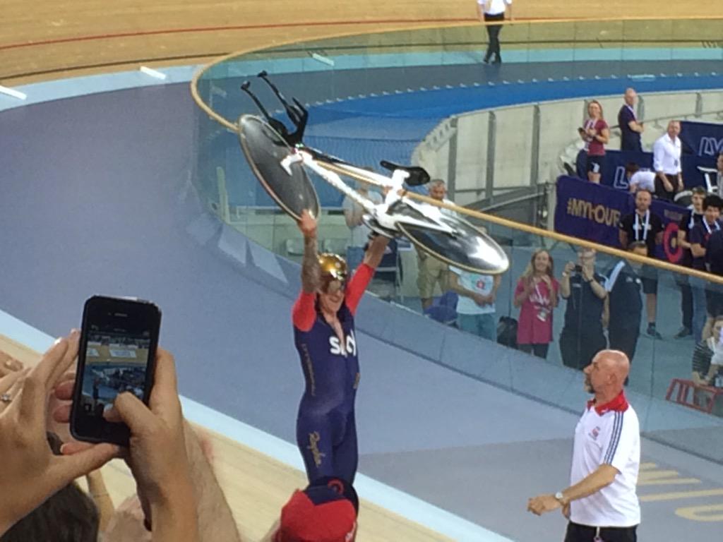 ClaireRKearney's tweet photo. Wow what an evening #MyHour #Wiggins #wigginshour http://t.co/8Mr7PFpeKY