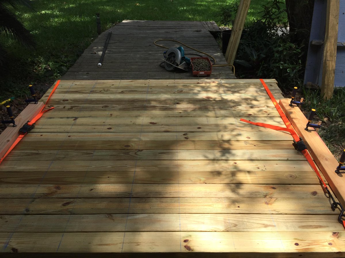 jgohlke's tweet photo. @WorldsBestScrew extending the deck. Finally have a job for my Outlaw screws! http://t.co/kukOvszcWD