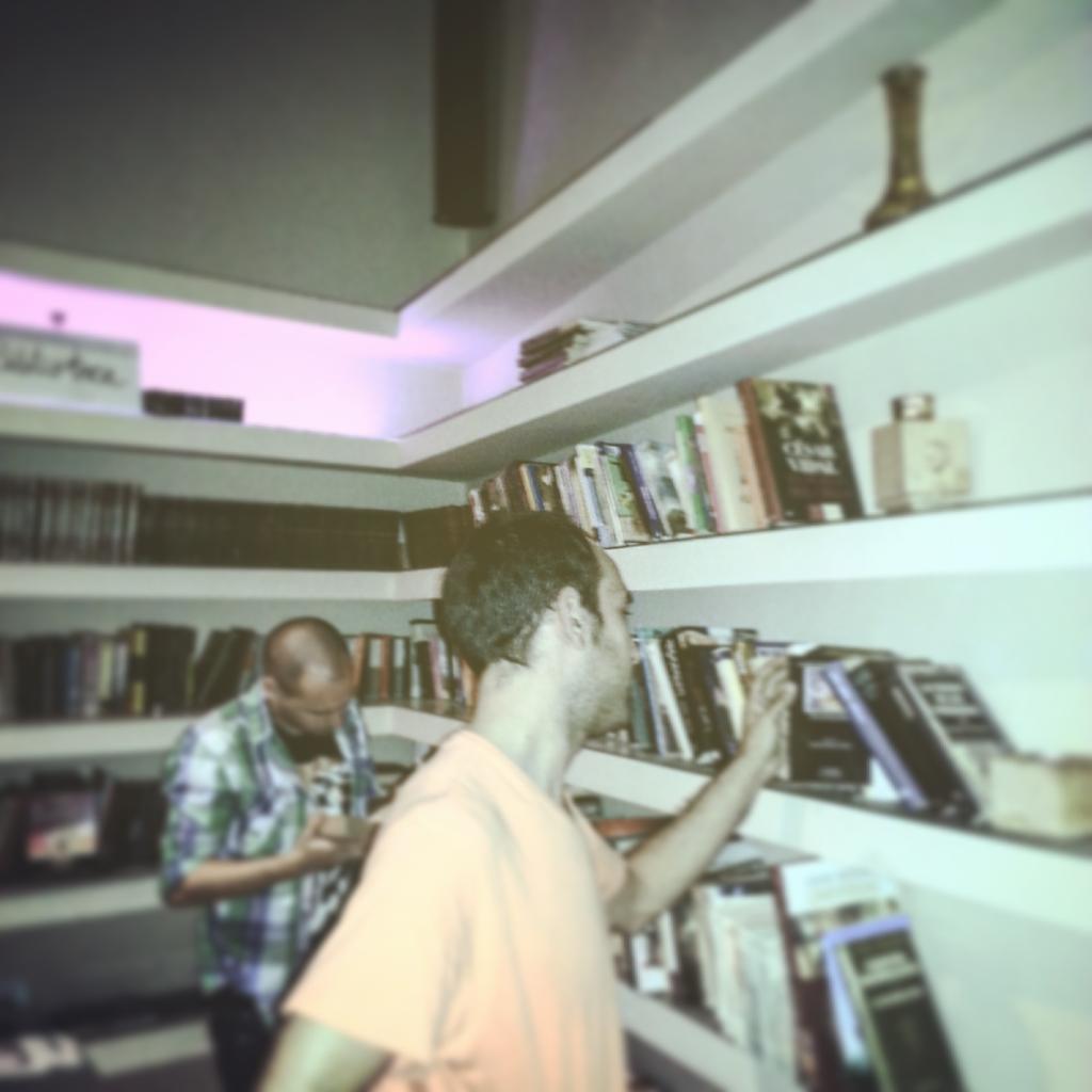 copsula's tweet photo. Ratones de Biblioteca en #ojopatio
#copsula zona Coworking
Despues de Jam sesion! http://t.co/oDI8iz71nF