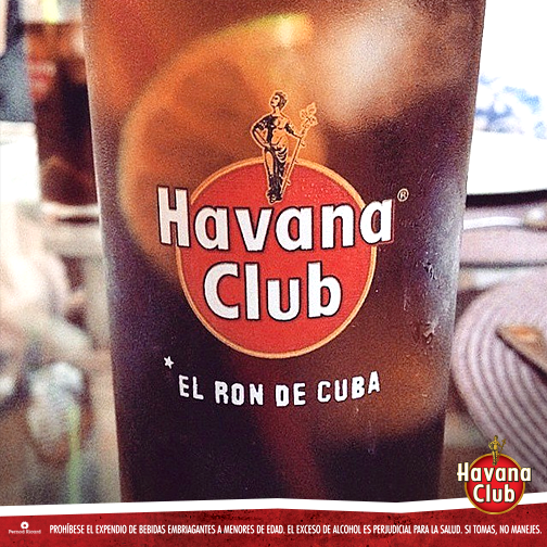 HavanaClubCol's tweet photo. Este Cuba Libre #HavanaClub dice a simple vista: Se acaba el puente pero ¡llegaron las vacaciones! http://t.co/Tcz9kQ9WcJ