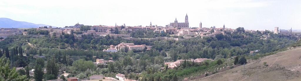 mariocanora's tweet photo. Segovia vista por un madrileño dedicadas a @a_la_vole team: @MlucioSG @AlvaroMorenoC2C  @itapiapuente #GRACIAS http://t.co/v29oGjjeJv