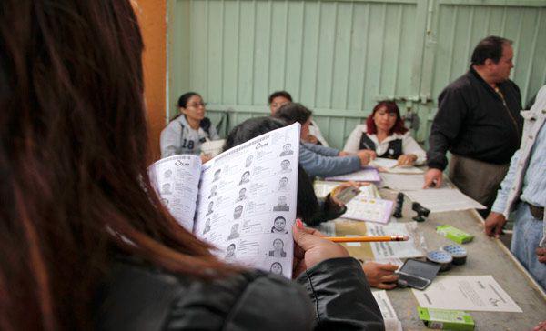 diario24horas's tweet photo. #Elecciones2015 Suman 14 detenidos en dos días  por robo y destrucción de material electoral | http://t.co/qntG311vQ0 http://t.co/kDNDDGAk07
