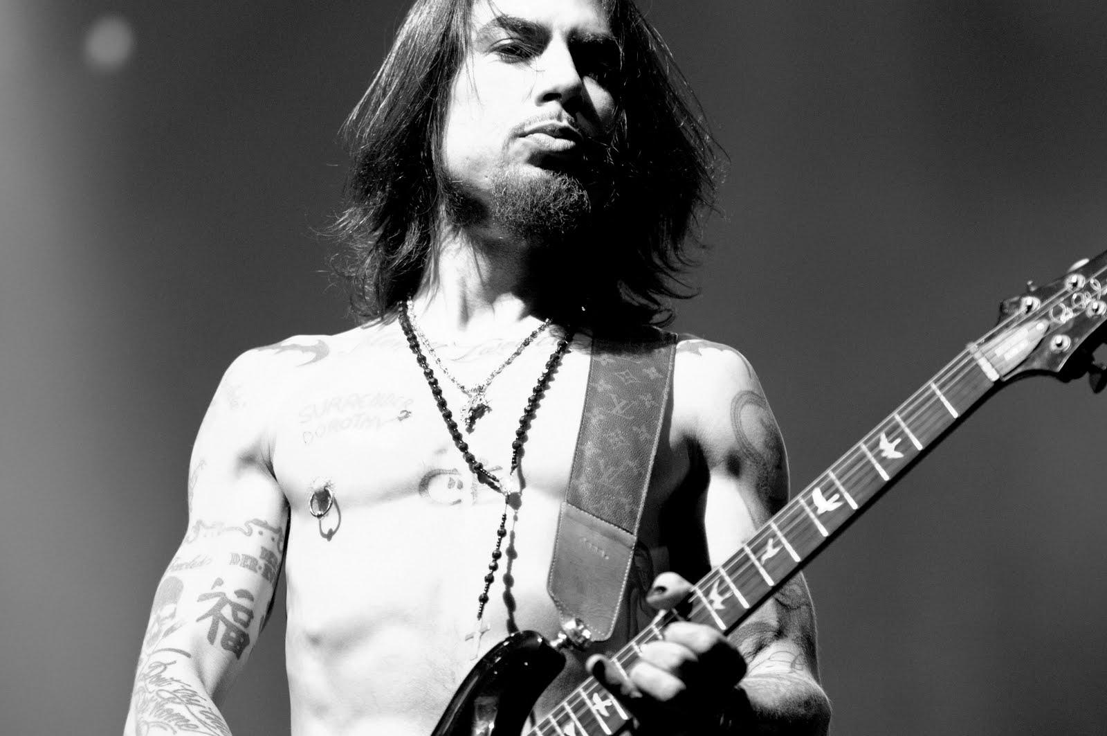 7 de junio de 1967, Happy Birthday 
Dave Navarro. 
