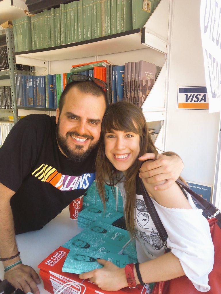 CeliaEspadas's tweet photo. Gracias por hacer que vuele con tus poemas @diegoojeda85 😍 http://t.co/ecTmxLOcoI