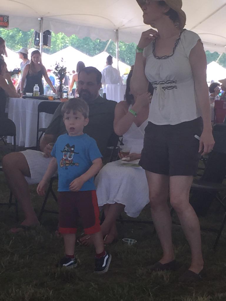 F2FPicnicNC's tweet photo. Took a break from eating to dance @bigfatgap #workingoffcalories #f2f2015 #sustainability @infoCEFS http://t.co/VTzYromLm2