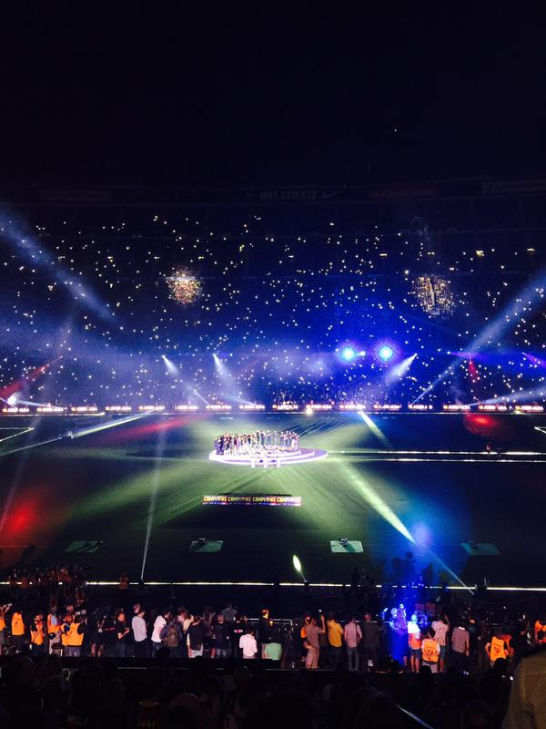 kakelones's tweet photo. Una fiesta fantástica 💙 #TricampionsTV3 #EMRua #DR3AM #TRIPL3T http://t.co/NZpnInVe3V