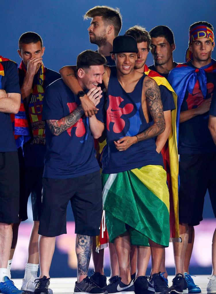 fabian_lvs's tweet photo. Neymar en el Camp Nou...#fcblive #fiesta #TRIPL3T #EMRua #RuaFCB @neymarjr http://t.co/Zih8YjR42e