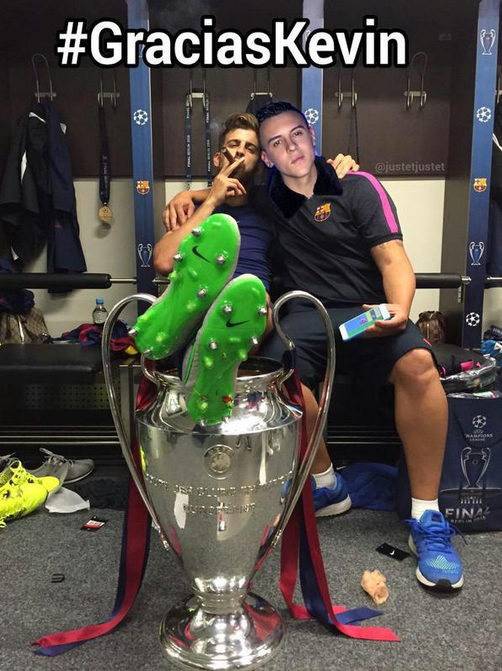 luisjaramd's tweet photo. @Iban_FCB @LaForcaDelCule: #GraciasKevinRoldan si Pique no jode no es Pique JAJAJAJA http://t.co/rOZ0Z9doXJ