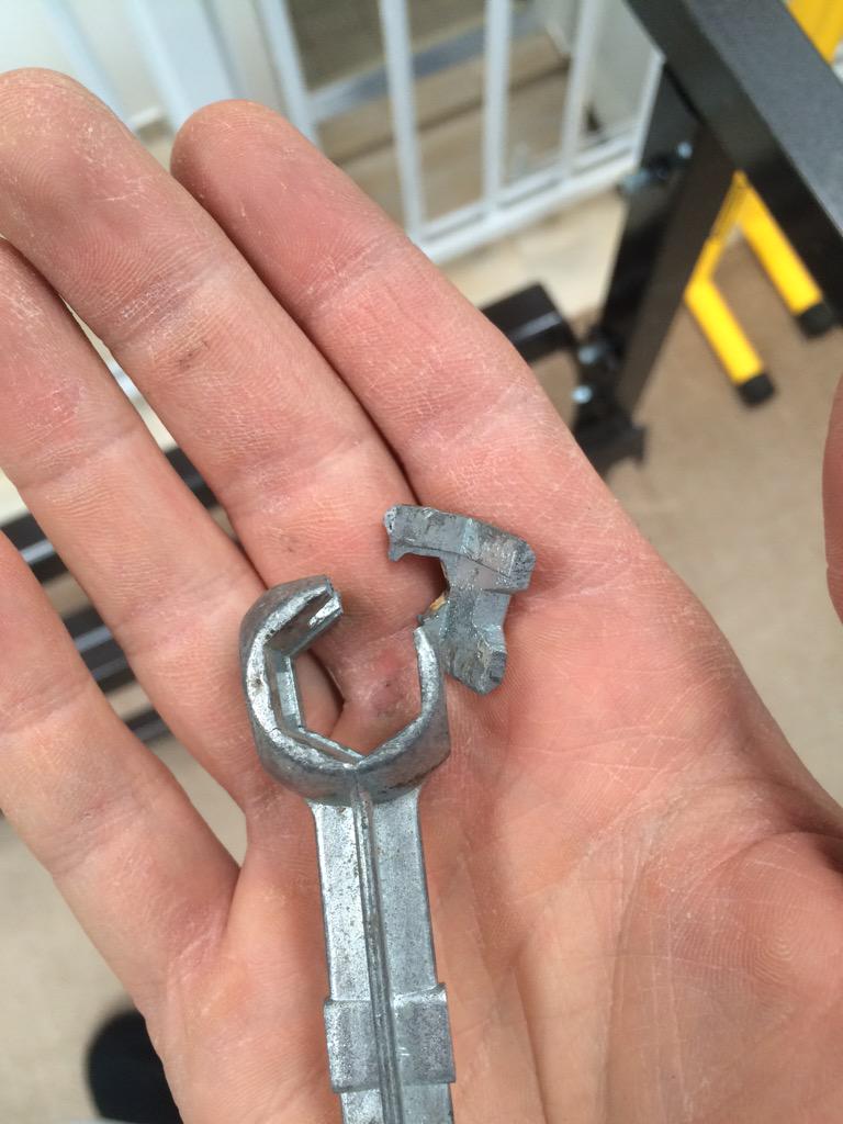 mikeg66's tweet image. When you brake metal... #wrench #bigmanproblems #supermanproblems