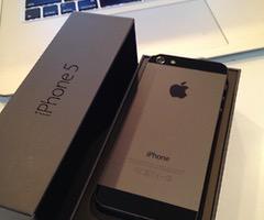 اللون الأسود يشكل ٩٩,٩ في حياتي.