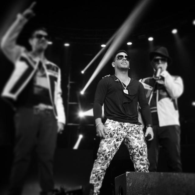 Tbambino's tweet image. Con una actitud positiva, tus problemas se vuelven retos tus obstáculos, enseñanzas y tus penas, parte de la vida.