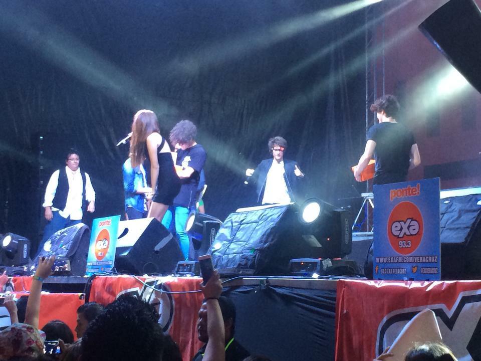 FansDeDubheExa's tweet photo. En el #ExaJrPop le tuve celos a @DubheEXA 😞
Parece que están perreando 😨😂 http://t.co/LJQ5ErUesB